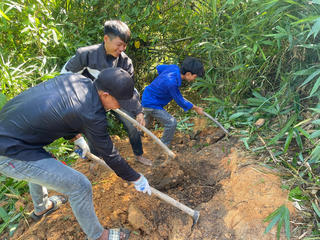 Đoàn viên thanh niên Nam Trà My 'mở đường' về Thác Noong Lau