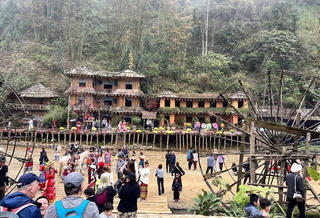 Tạo bản sắc du lịch từ văn hóa bản địa