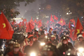 Triệu người xuống đường mừng Việt Nam vô địch