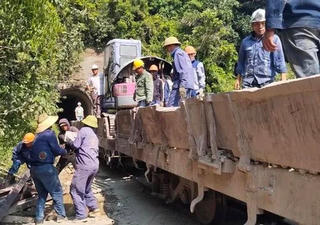 Huy động mọi nguồn lực khắc phục sự cố hầm Bãi Gió để thông tàu sớm nhất