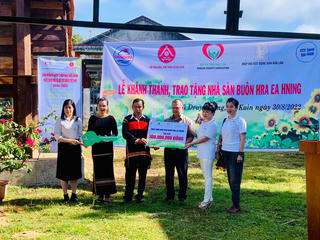 Đắk Lắk: Trao tặng nhà sàn tình nghĩa cho phụ nữ nghèo buôn Hra Ea Hning