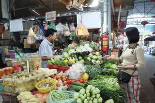 Vực dậy sức mua cho chợ truyền thống - Bài 1: Vắng khách và dần 'mất điểm'