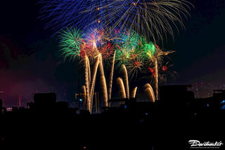 Người dân Thủ đô háo hức với màn pháo hoa "Hẹn ước Bắc Nam"