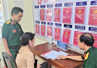 TP Đà Nẵng: Bộ đội ra quân hỗ trợ người dân làm thủ tục hành chính