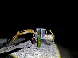 Quảng Trị: Xử lý vụ khai thác cát trái phép lúc nửa đêm