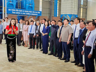 Chủ tịch Quốc hội Vương Đình Huệ cắt băng Khánh thành Nhà máy chế biến cà phê Sơn La