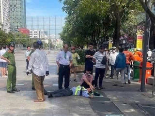 Bắt khẩn cấp người đánh nhân viên bảo vệ ở Phố đi bộ Nguyễn Huệ