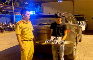 Chủ xe ô tô BKS ngũ quý giả siêu VIP khai 'gắn biển để chạy cho oai'