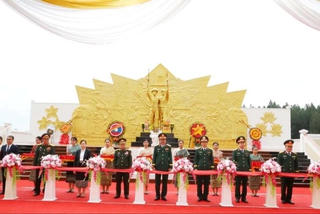 Tình đoàn kết đặc biệt Việt Nam-Lào mãi trường tồn