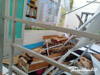 Thái Nguyên: Một trường học tan hoang sau trận mưa lớn kèm giông lốc