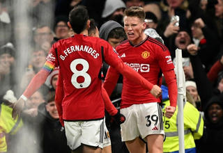 Man Utd thắng 2-1 Chelsea trên sân nhà
