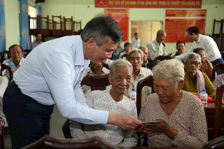 Phó Bí thư Đảng uỷ Mặt trận Tổ quốc, các đoàn thể Trung ương chúc Tết Chôl Chnăm Thmây tại Trà Vinh