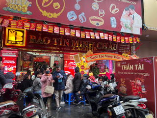 Giá vàng "nóng bỏng tay"