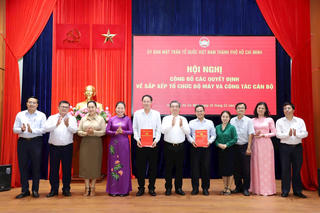 Mặt trận TP Hồ Chí Minh công bố quyết định sắp xếp tổ chức bộ máy và công tác nhân sự