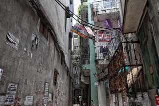 Hình ảnh hàng thép gai, 'chuồng cọp' quây kín nhà trọ cạnh vụ cháy làm 14 người chết