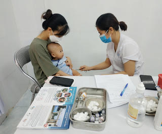 Thiếu vaccine tiêm chủng cho trẻ em: Do chưa hoàn thiện thủ tục đặt hàng