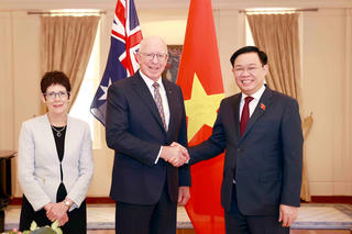 Chủ tịch Quốc hội Vương Đình Huệ hội kiến Toàn quyền Australia David Hurley