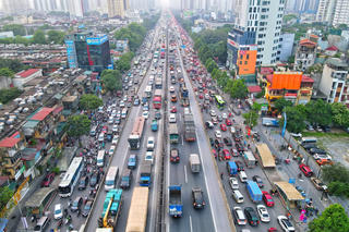 Đường phố Hà Nội ùn tắc kéo dài trước kỳ nghỉ lễ 30/4