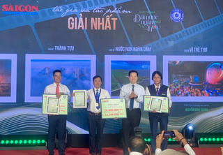Trao giải cuộc thi ảnh 'Đất nước ngàn hoa'