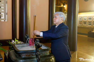 Chủ tịch UBTƯ MTTQ Đỗ Văn Chiến dâng hương tưởng nhớ Chủ tịch Hồ Chí Minh và các anh hùng, liệt sỹ