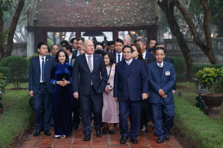 Thủ tướng Phạm Minh Chính cùng Thủ tướng New Zealand thăm Văn Miếu-Quốc Tử Giám