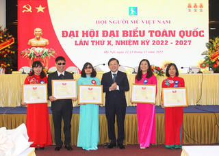 Quan tâm nâng cao đời sống vật chất và tinh thần cho người mù