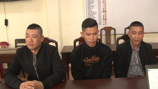 Bắt 3 đối tượng đánh người trước quán bar ở thành phố Huế