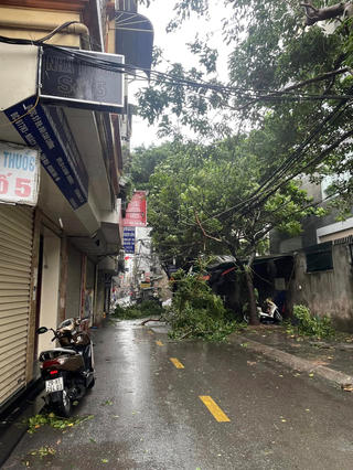 Trước giờ bão số 3 đổ bộ vào đất liền, Hà Nội đã có mưa to, 7 người thương vong