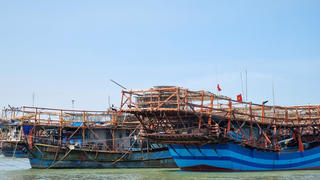 Quảng Ngãi: Một thuyền viên trên tàu câu mực mất tích trên biển