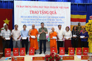 Phó Bí thư Đảng uỷ Mặt trận Tổ quốc, các đoàn thể Trung ương chúc Tết Chôl Chnăm Thmây tại Sóc Trăng