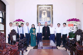 Đoàn lãnh đạo TP HCM  thăm, chúc mừng tân Chủ tịch Hội đồng Giám mục Việt Nam