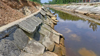 Quảng Trị: Đề nghị nâng cấp bờ kè hơn 3 tỷ đồng bị xói lở vì mưa lũ khi mới làm xong