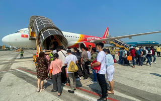 Sẽ cân nhắc bỏ trần giá vé máy bay