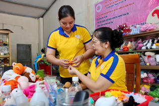 Xưởng đan len 'hạnh phúc' và hành trình vươn ra quốc tế