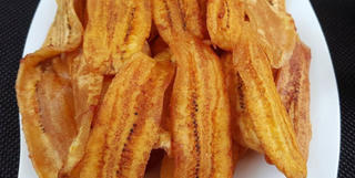 Cách làm mứt chuối xanh ngào đường, giòn tan đón Tết