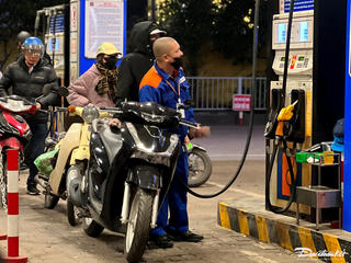 Giá xăng trong nước giảm nhẹ trước dịp lễ 8/3