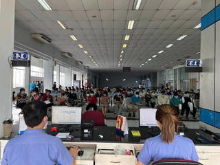 Vé đi lại dịp Tết Quý Mão 2023: Nhộn nhịp đường sắt, hàng không ế ẩm