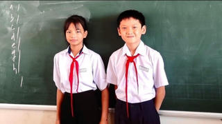 Hai học sinh nhặt được tài sản lớn, tìm cách trả lại người đánh rơi