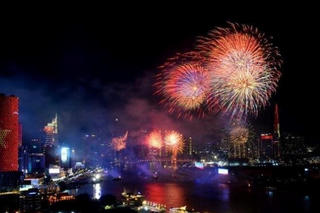 Mãn nhãn màn pháo hoa mừng 50 năm thống nhất đất nước tại Thành phố Hồ Chí Minh