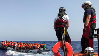 Châu Âu lại nóng chuyện người di cư