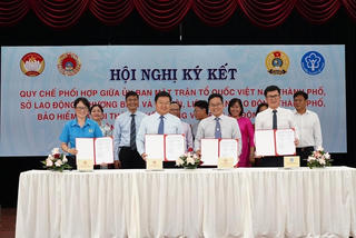 Mặt trận TP.Hồ Chí Minh ký kết phối hợp thực hiện chính sách về lao động, việc làm