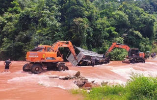 Mưa to, lũ lớn gây nhiều thiệt hại tại vùng núi phía Tây Nghệ An