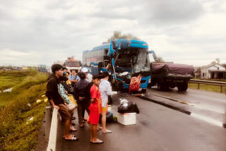 Một người tử vong trong vụ tai nạn giao thông giữa 3 xe ô tô