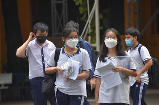 Thí sinh hồ hởi sau khi kết thúc bài thi Tổ hợp