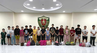 Khởi tố vợ chồng giám đốc sản xuất gần 70.000 chai dầu gió giả