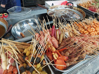 Bất an thức ăn đường phố vào mùa hè