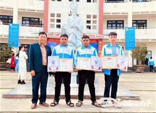 Quảng Nam: Cặp song sinh giành Huy chương vàng tại kỳ thi Toán quốc tế