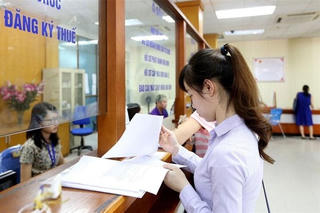 Có nên tiếp tục giảm 2% thuế VAT?