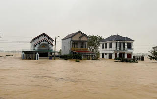 Quảng Bình: Người dân ‘rốn lũ’ ở 2 huyện Lệ Thuỷ, Quảng Ninh chủ động ‘sống chung với lũ’