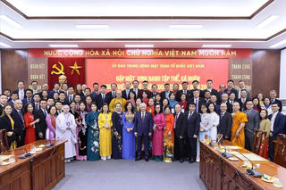 Kiều bào chung sức bước vào kỷ nguyên vươn mình của dân tộc: Bài 1: Hành trình gắn bó với Thành phố mang tên Bác